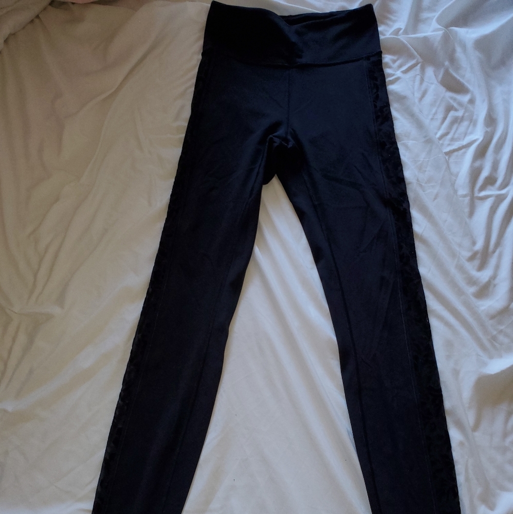 Lululemon stirrip yoga fitness pants